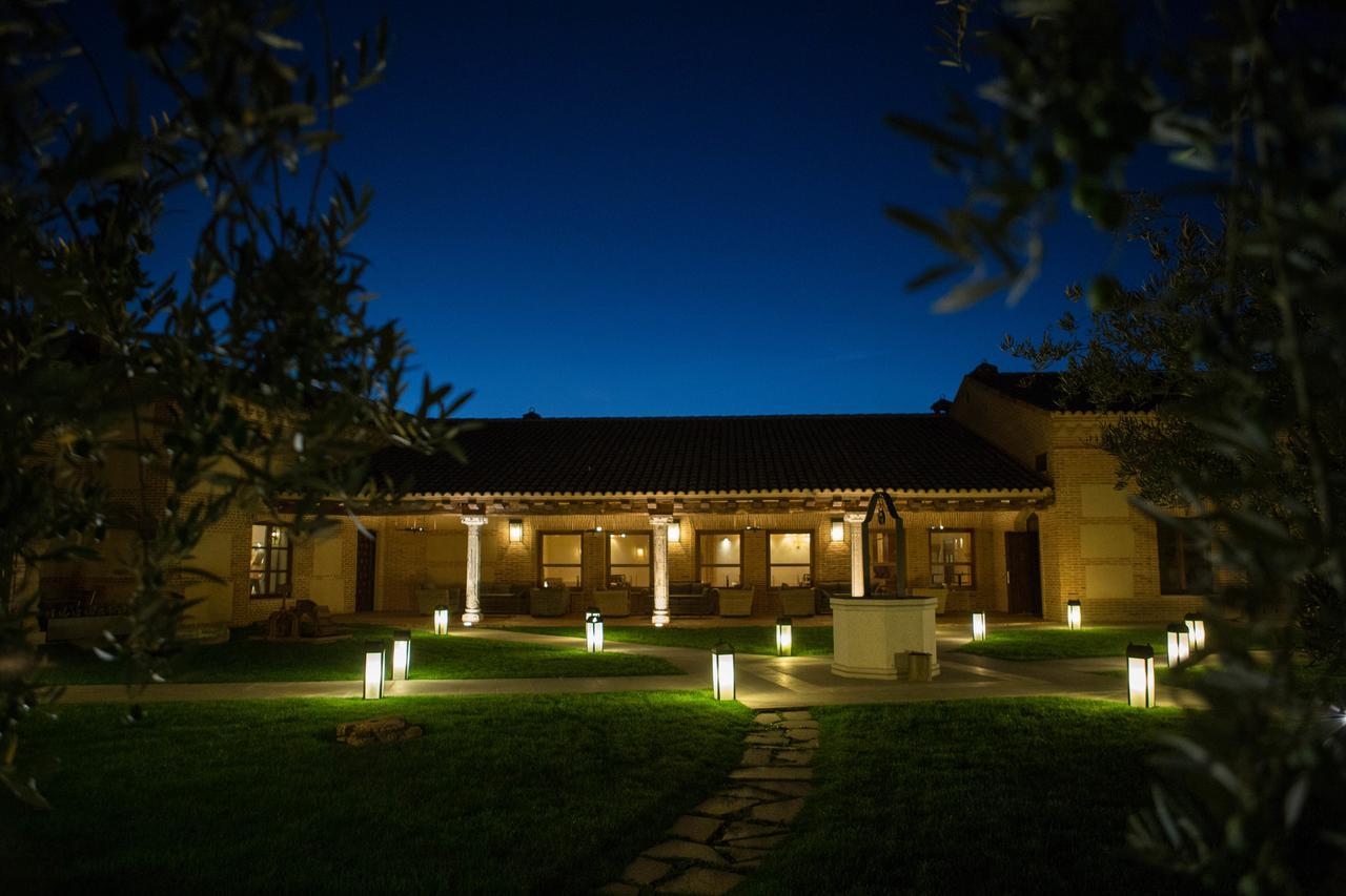 Posada Isabel De Castilla Мадрігаль-де-лас-Альтас-Торрес Екстер'єр фото