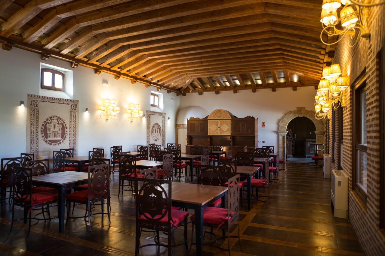 Posada Isabel De Castilla Мадрігаль-де-лас-Альтас-Торрес Екстер'єр фото