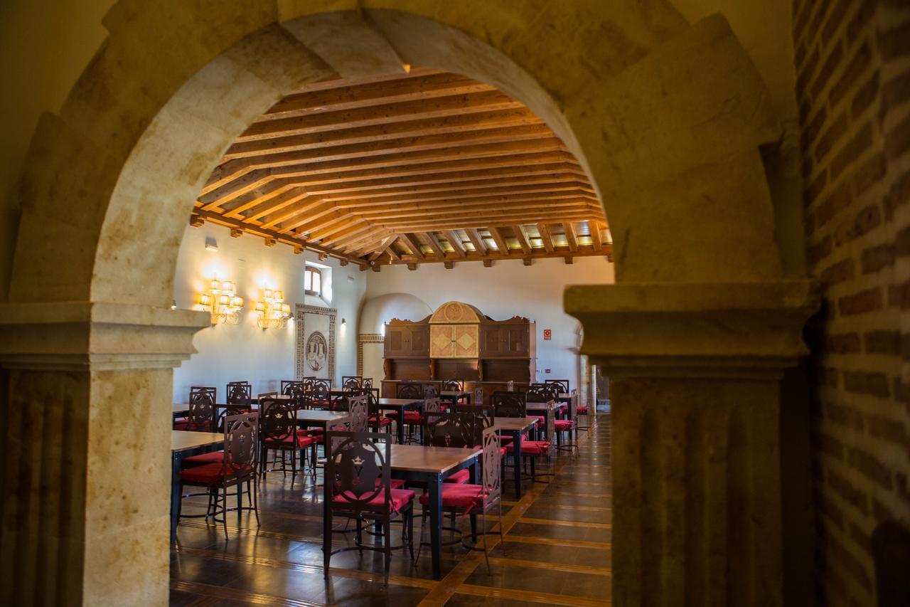 Posada Isabel De Castilla Мадрігаль-де-лас-Альтас-Торрес Екстер'єр фото